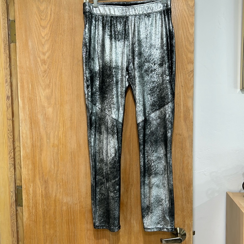 Glam it up with these very sparkly stretchy legging/pants